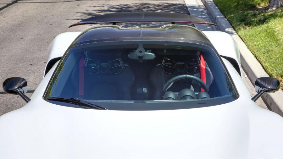 Детали экстерьера Porsche 918 Spyder Weissach Package (472) 2015 года  (фото 14 из 20)